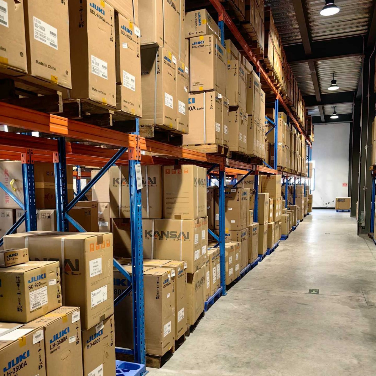 Máquina de Coser JUKI/Heavy Duty DU-1841-7 de Una Aguja y Triple Sincronización para Cuero y Materiales Gruesos, Apta para Acolchado