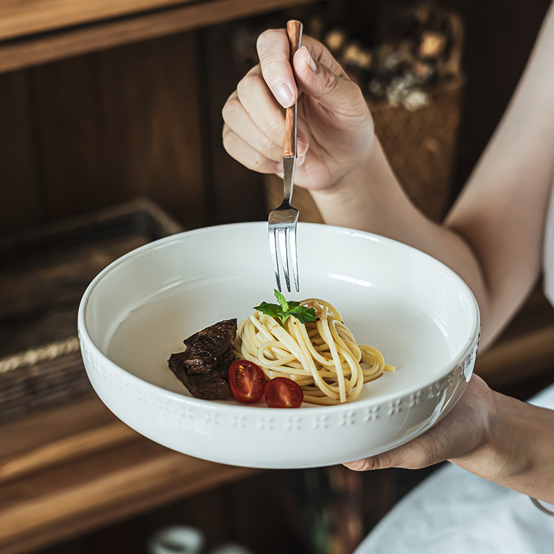 Cuenco poco profundo en relieve de alta calidad, cuenco blanco de cerámica para el hogar, vajilla de color sólido, cuenco grande, cuenco redondo de pasta occidental, cuenco para ensaladas