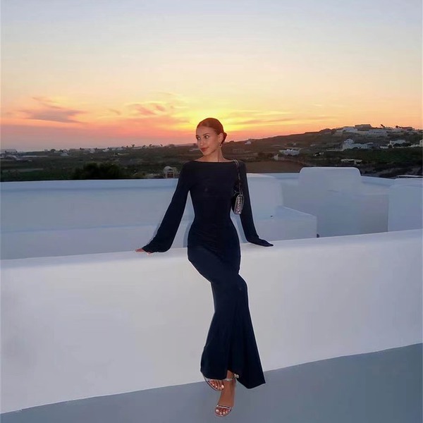 Beach long-sleeve with a round collar