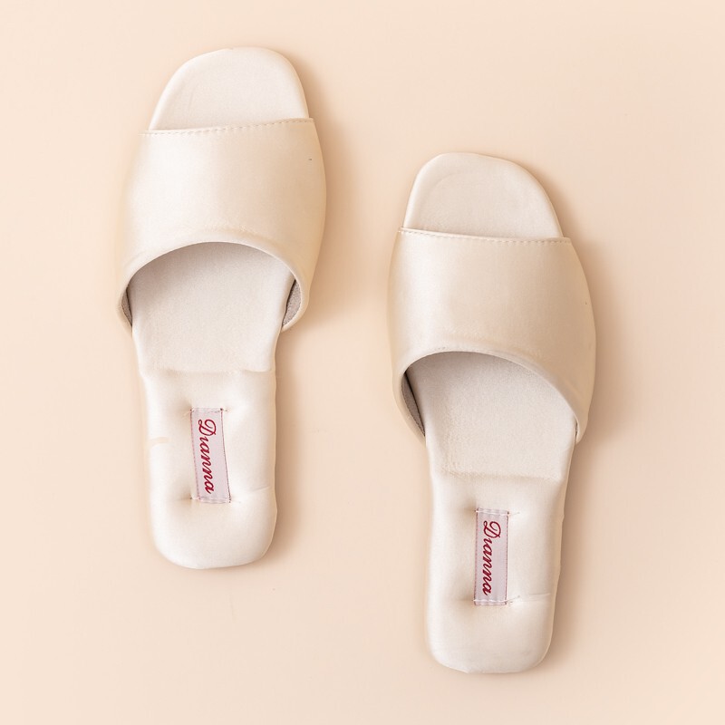 Liang Yike's Summer French-Style Slippers, Chanel-Inspired Satin with a High-End Feel, Wedding and Bridal Slippers, Soft-Soled, Light Luxury Slippers