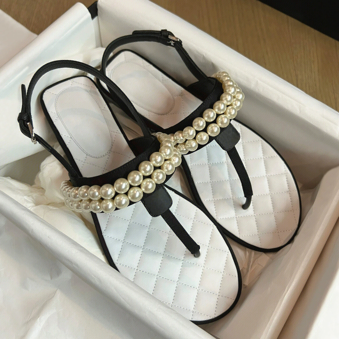 Версия из овчины ~ Xiaoxiangfeng жемчужные сандалии на плоской подошве из натуральной кожи, римские сандалии для женщин, летние новые стильные французские маленькие сандалии