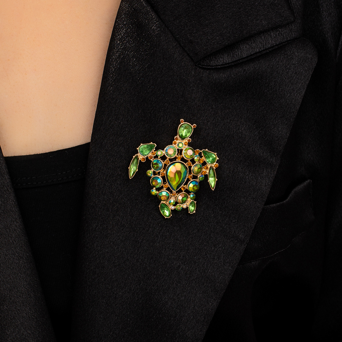 European and American Cross-Border New Fashion Stylish Hand-Inlaid Green Gemstone Turtle-Shaped Brooch Exquisite Decorative Buckle