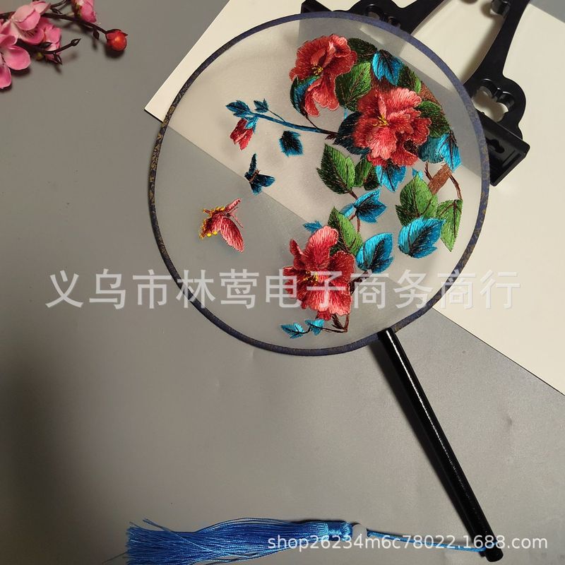 両面のシルクの刺繍の透明な漢服のチャイナドレスは写真を撮ります。|undefined