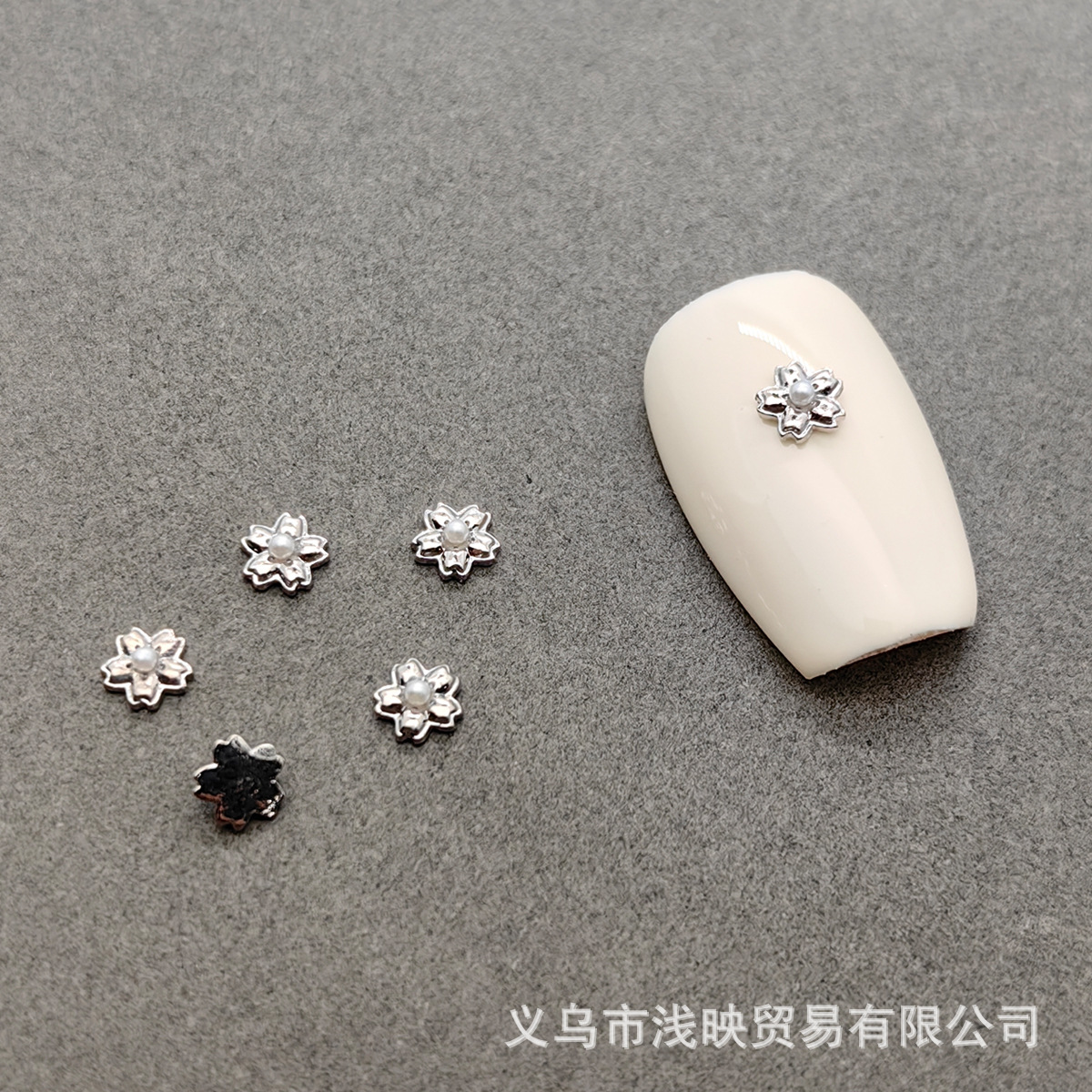 보히 니아-실버-4mm * 4mm