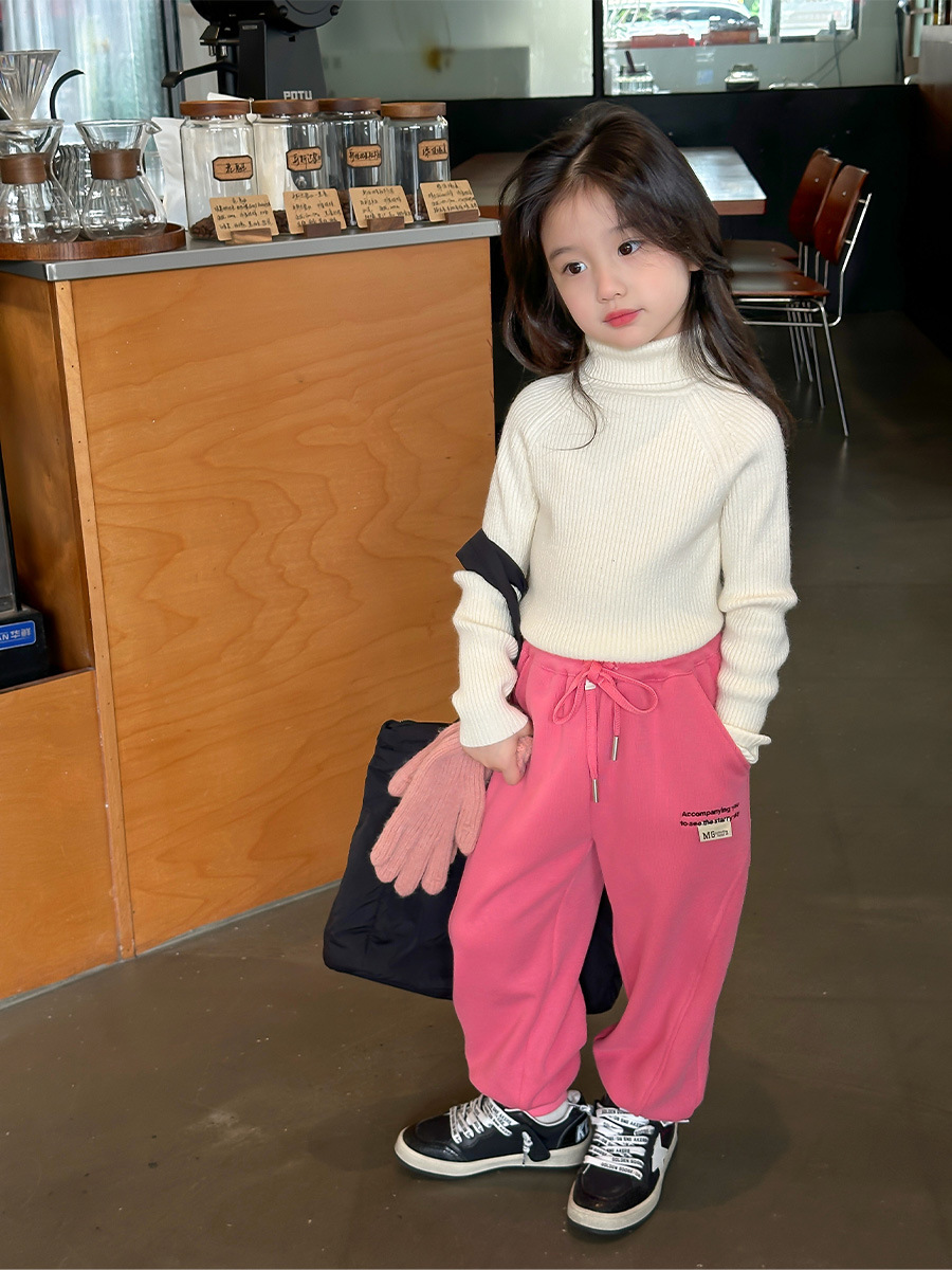 Suéter de punto para niñas, estilo nuevo de otoño e invierno 2024, suéter de cuello alto para niños, color puro, medio cuello alto, prendas de punto para niños