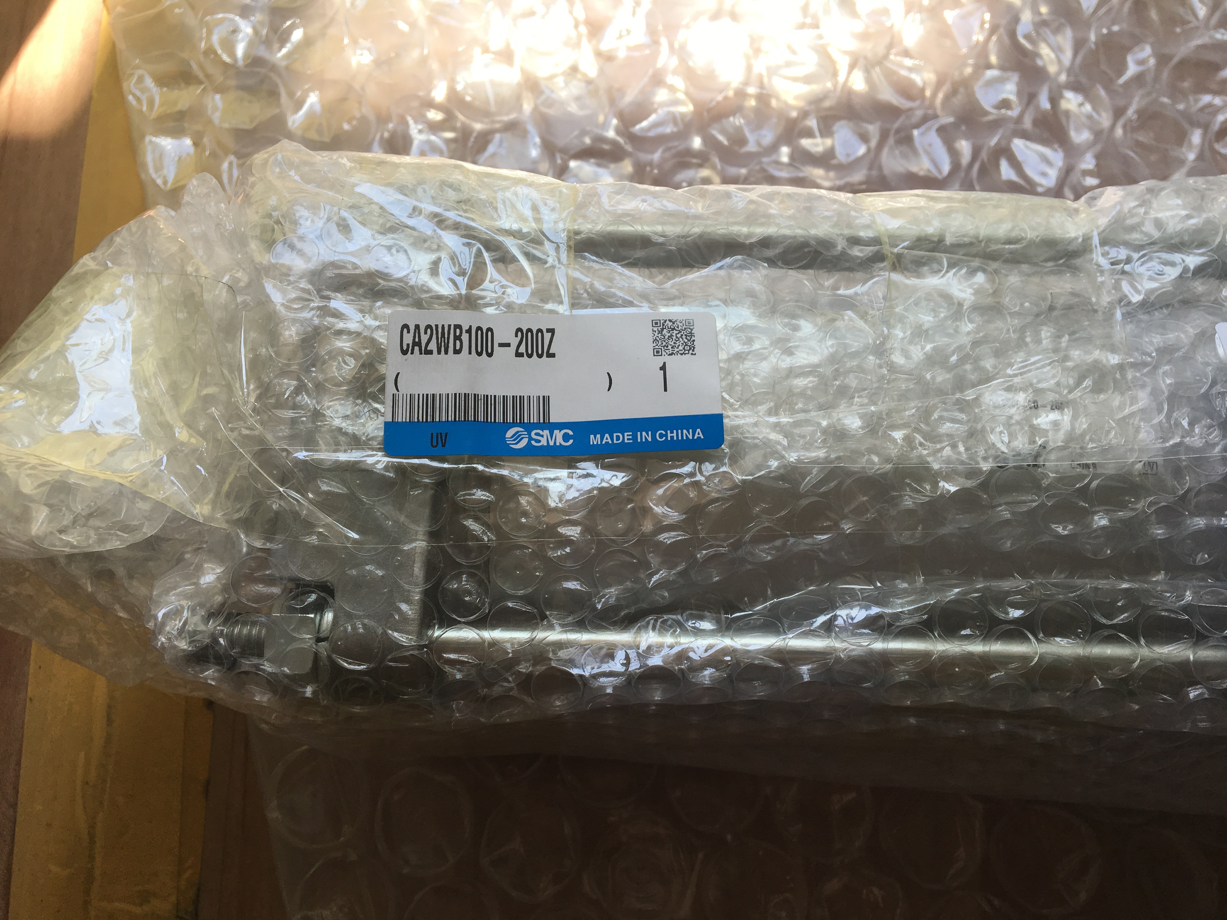 日本SMC原装双杆双作用气缸CA2WB100-200Z十！