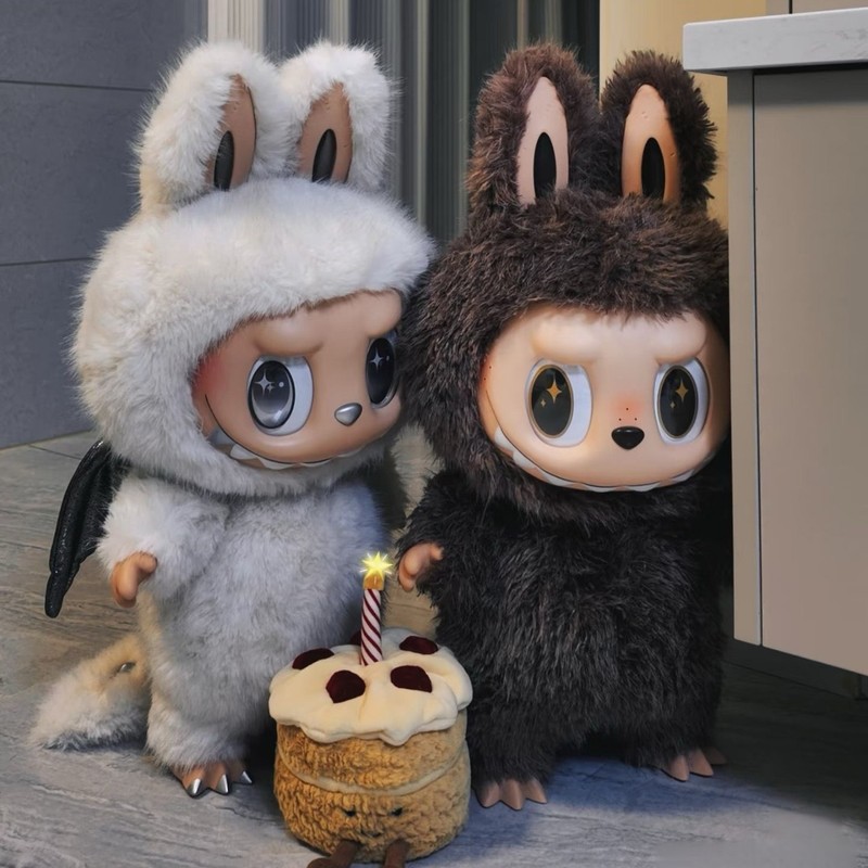 大天使ラブブ在庫あり Labubu ビッグリーダー ブラインドボックス 手作りオフィスフィギュア 第一世代 ビニールぬいぐるみ ペンダント スイートハート|undefined