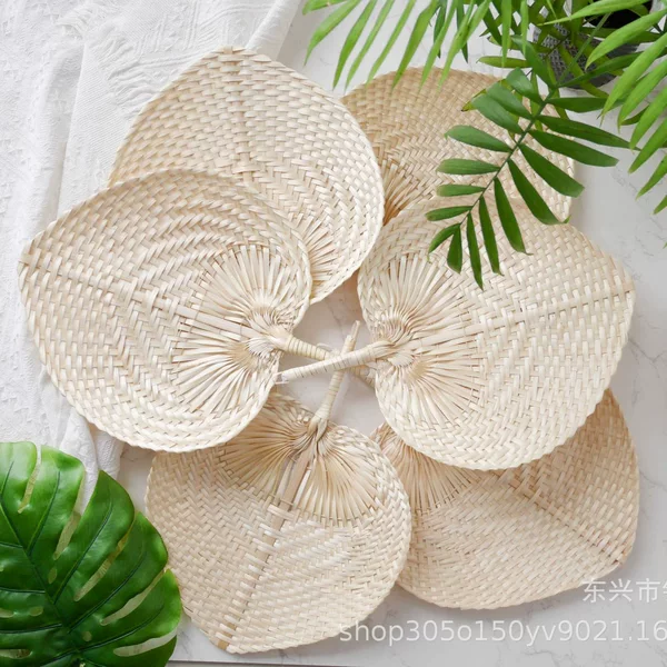 Vietnamese Handmade Peach-Shaped Fan with Colorful Printing, Retro-Style Bamboo Fan, Cattail Fan, Retro Creative Hand-Cranked Rattan Fan