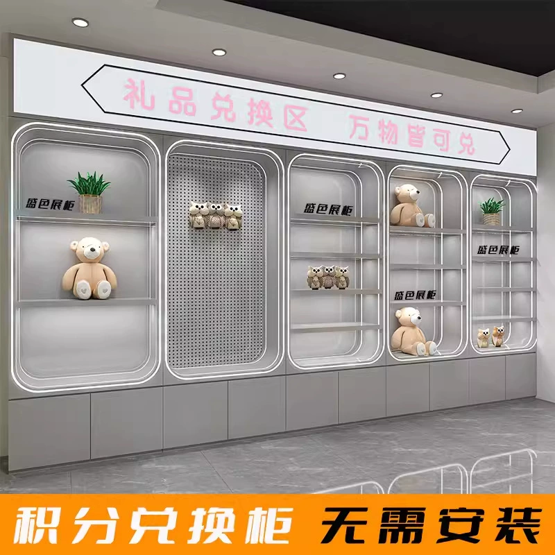 Часовая игра в магазине кукол выкупает подарочные очки витрины