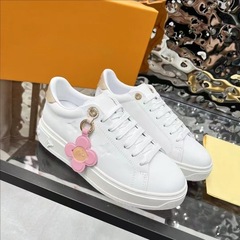 高版の新型のロバの家の白い靴の女性のハイエンドのファッションの運動のカジュアルな靴の潮流の厚い底のひもの靴の広州の靴