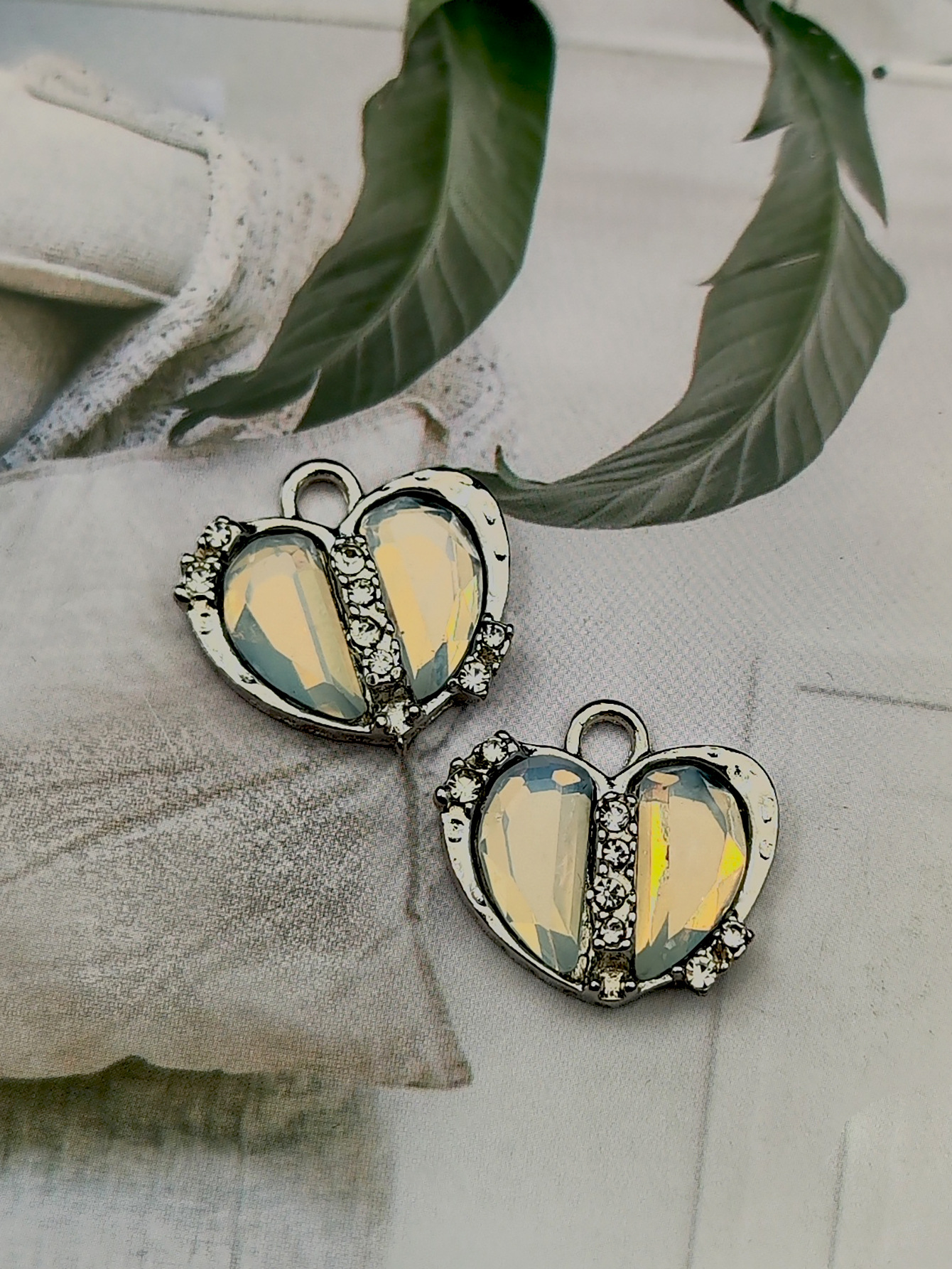 个性炫酷时尚爱心吊坠挂件饰品配件褶皱耳钉爱心耳饰心形耳环复古详情4