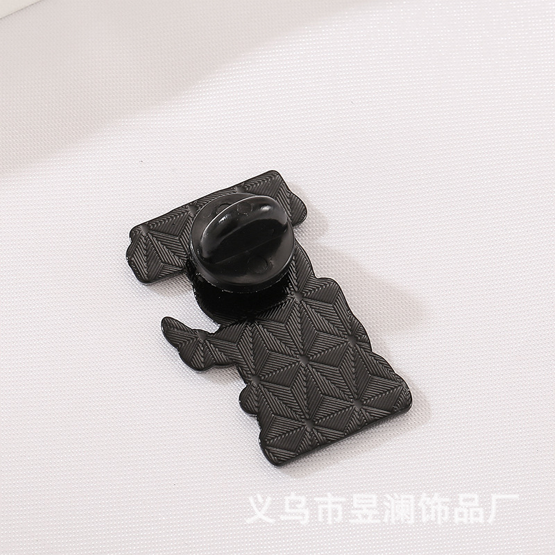 跨境新品暗黑系猫咪金属胸章创意动物百搭字母别针包包衣服配饰批|undefined