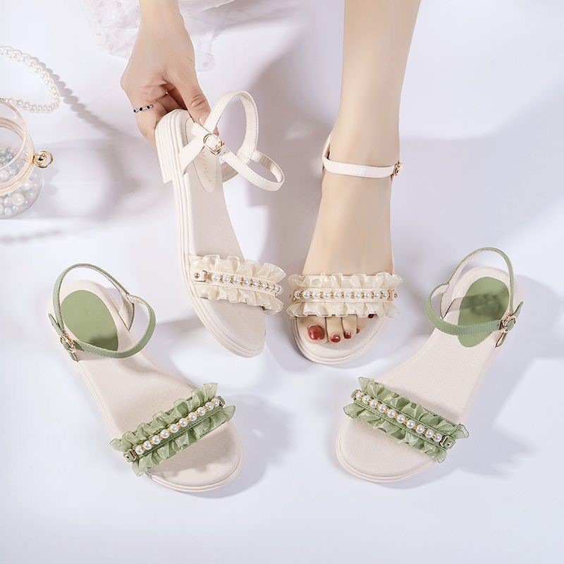 Sandalias de playa de viento de hadas 2025 verano nuevo estilo con falda, estilo de estudiante plano, sandalias de perlas de una sola palabra, mujer