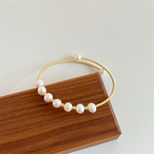 Japanese and Korean-inspired minimalist handmade freshwater pearl bracelet, irregularly exquisite and small, versatile bracelet, fairy-like accessories for women