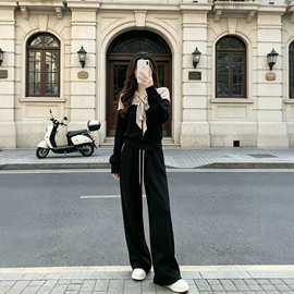 时尚新款休闲运动套装2026秋冬洋气高级显瘦感减龄宽松两件套女装