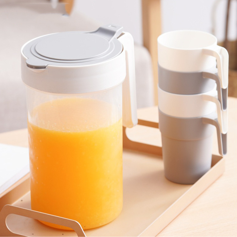 Suministro directo de fábrica de gran capacidad olla de jugo de plástico sellada botella de agua fría una olla cuatro tazas hogar traje de botella de agua fría