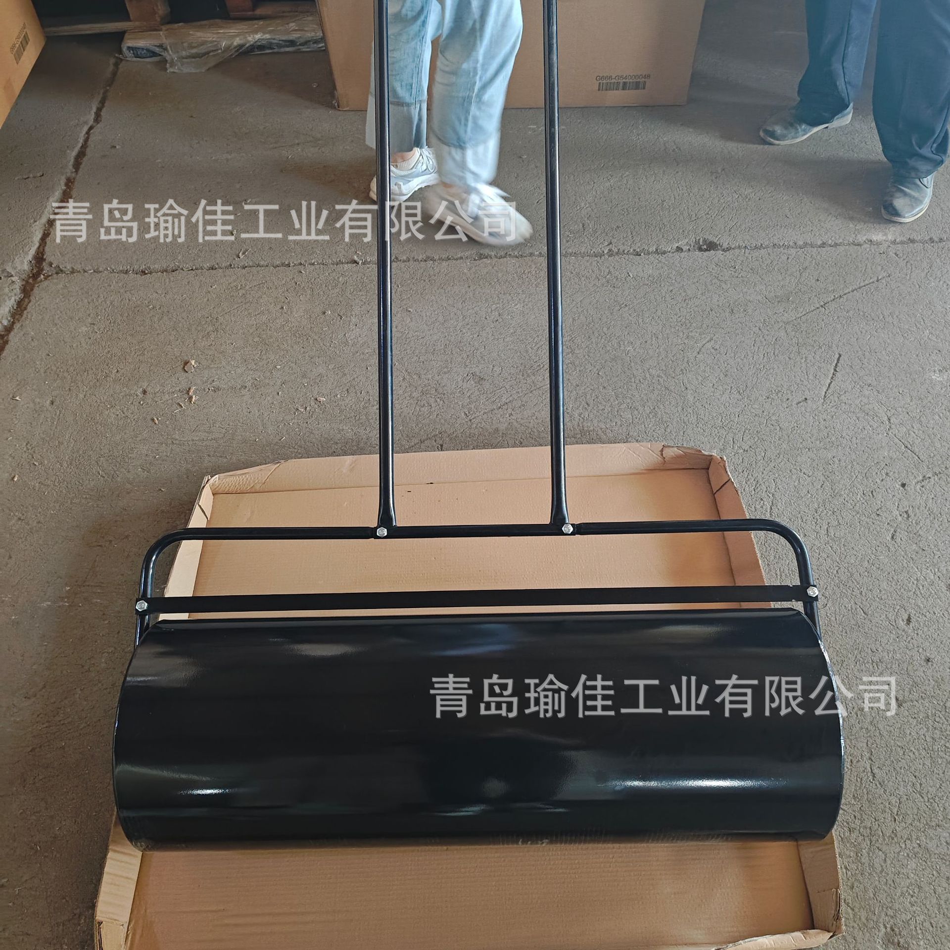 厂家供应花园草坪滚筒滚压机草地滚草机园艺绿化铺草皮滚筒