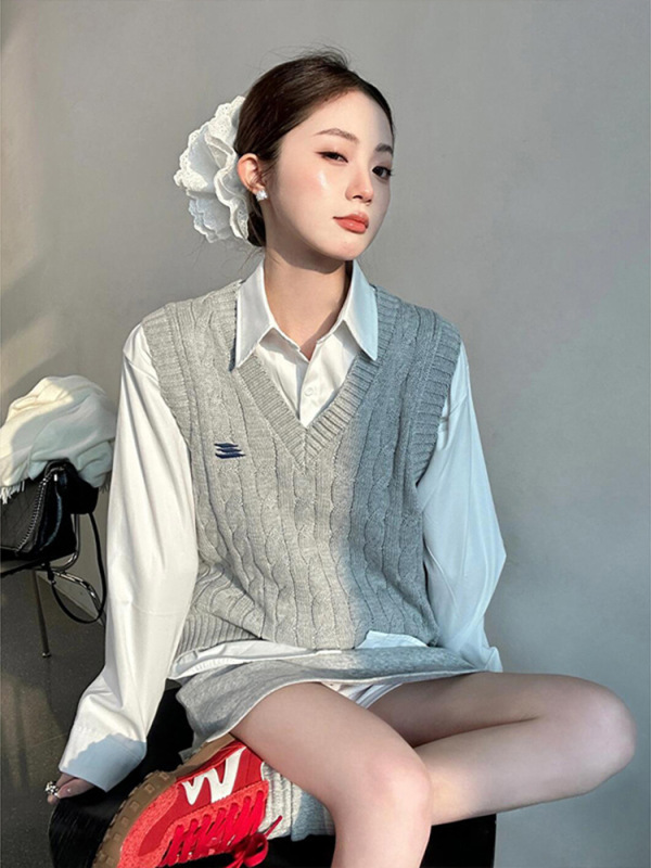 灰色v领针织马甲女早秋穿搭麻花韩系叠穿背心修身显瘦学院风上衣|undefined