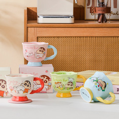 クレヨンしんちゃんカップかわいい実用プレゼント诞生日プレゼント高脚セラミックカップ柄ハンドル颜値高カップ