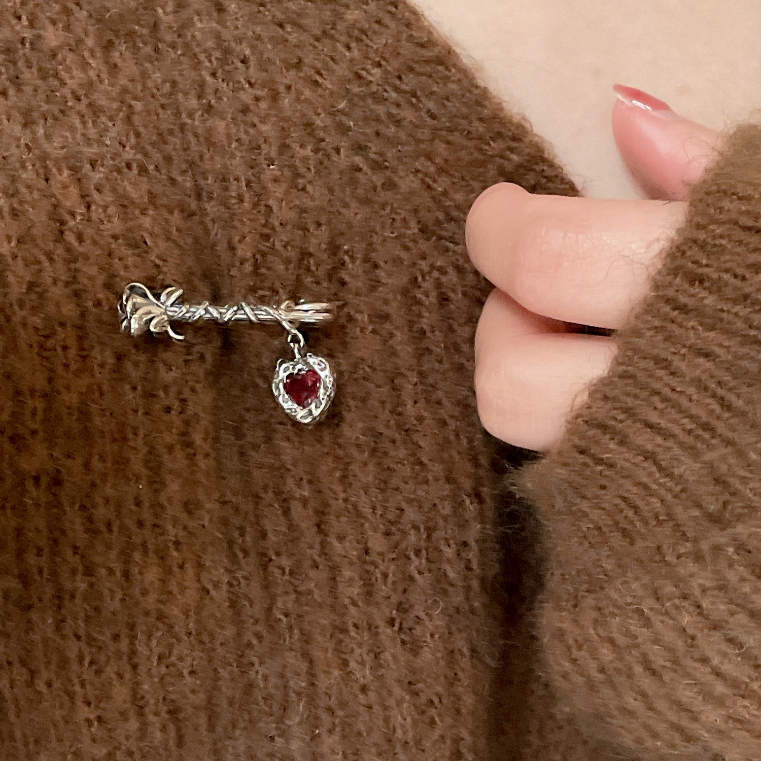 New Chinese Style New Buoyancy Thorn Rose Brooch Personalized Retro Pendant Light Luxury High-End Design for Women