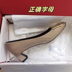 2025RVのボタンの靴の女性の中で太さと漆の皮の方の頭の結婚の靴の通勤の事務室のOLの職場の女性の靴