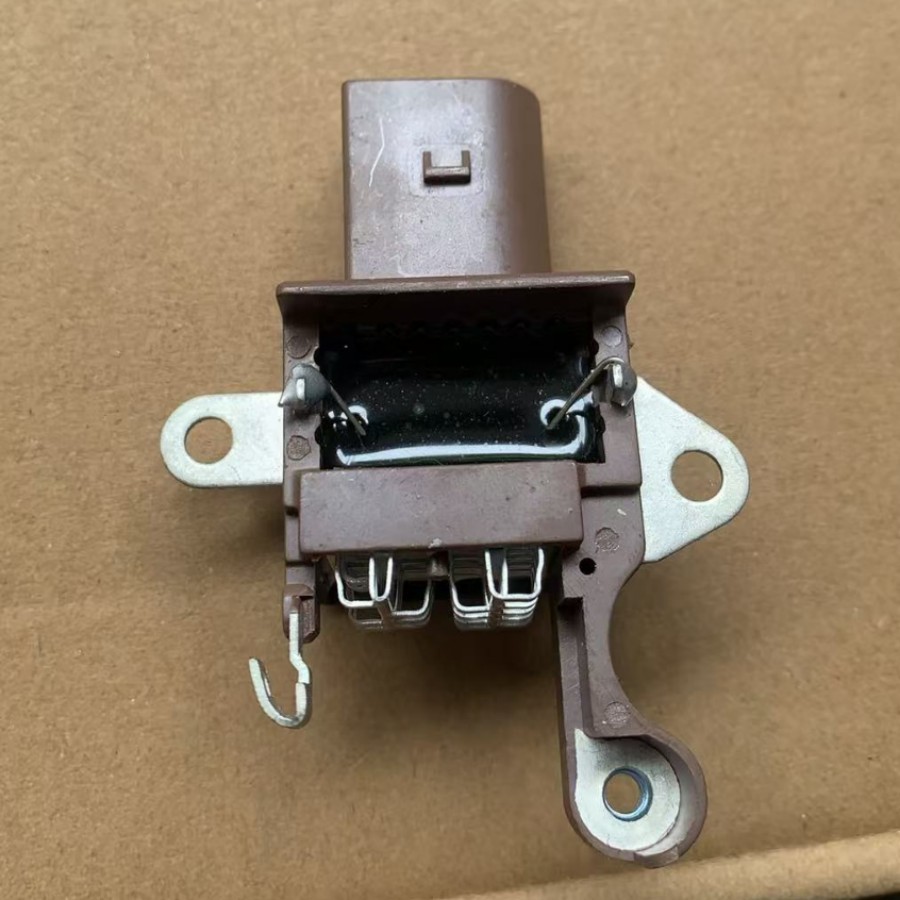 Directly supplied by the manufacturer, car generator electronic regulator IFX7850 47700-1T06 car electronic regulator