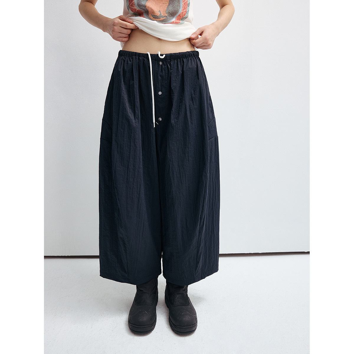 [识时]新品尼龙气球型宽松九分裤松紧腰抽绳撞色设计休闲裤V8273