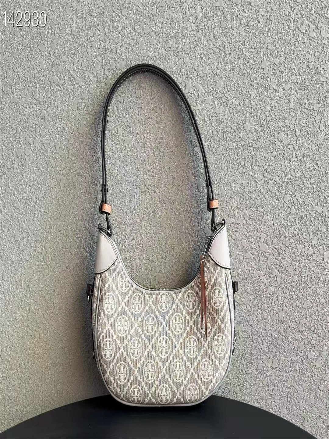 TB новые маленькие полумесяц сумка поперечная pattern кожа старые цветы и подмышки подмышке девочек на плече, бисер и старательная женская сумка