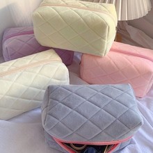 ���л��y��Ů��y������ˮ���q�߼���ϴ�����W�������o�wƷ�ռ{