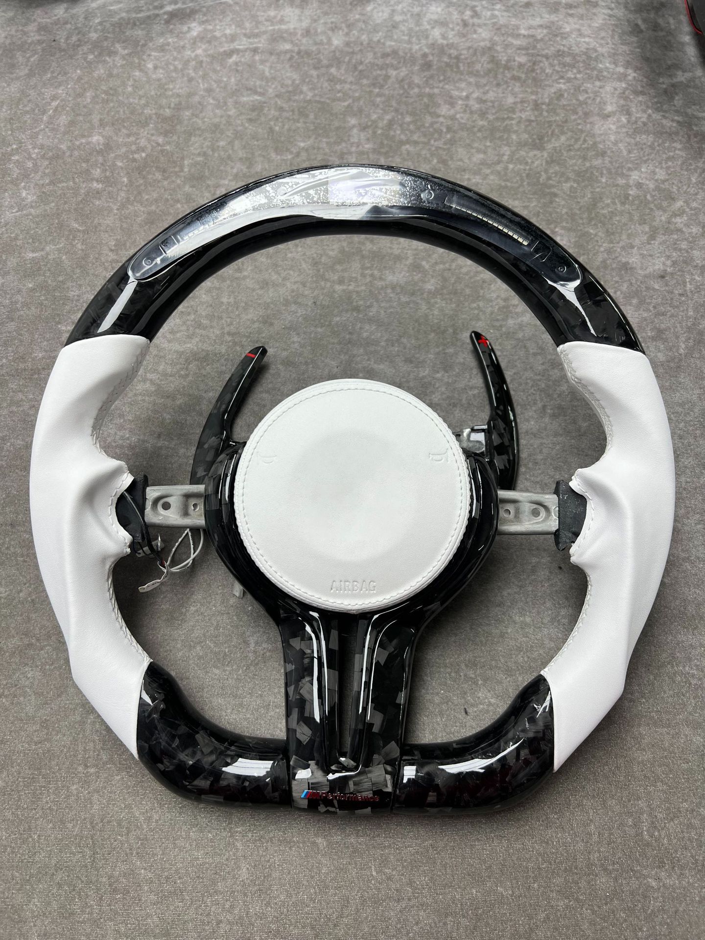 Popular in foreign trade, suitable for BMW F chassis 3 Series, 5 Series, X3, X5, M3, M6 carbon fiber car steering wheel modification and customization