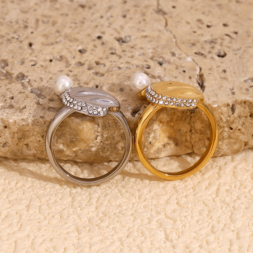Pearl Scallop Zircon Inlaid Stainless Steel Ring