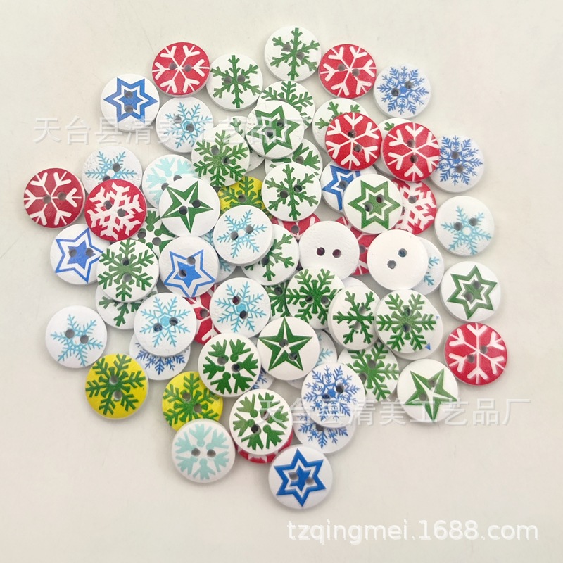 15mm botones redondos de dos ojos copos de nieve de Navidad con fondo blanco, 100 botones de madera mixtos de estrella de cinco puntas en un paquete