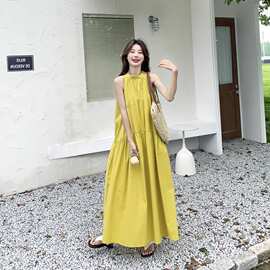 度假风超好看仙女法式黄色挂脖露肩连衣裙女夏季新款气质宽松长款