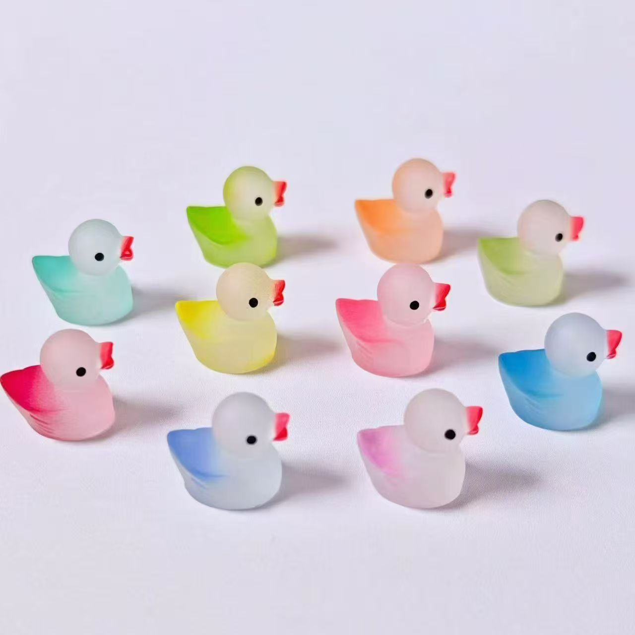 Cross-Border Resin Gradient Glow-In-The-Dark Frosted Little Duck DIY Accessories Hair Accessories Mini Car Creative Micro Landscape
