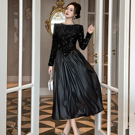 连衣裙;时尚休闲套装;女式T恤