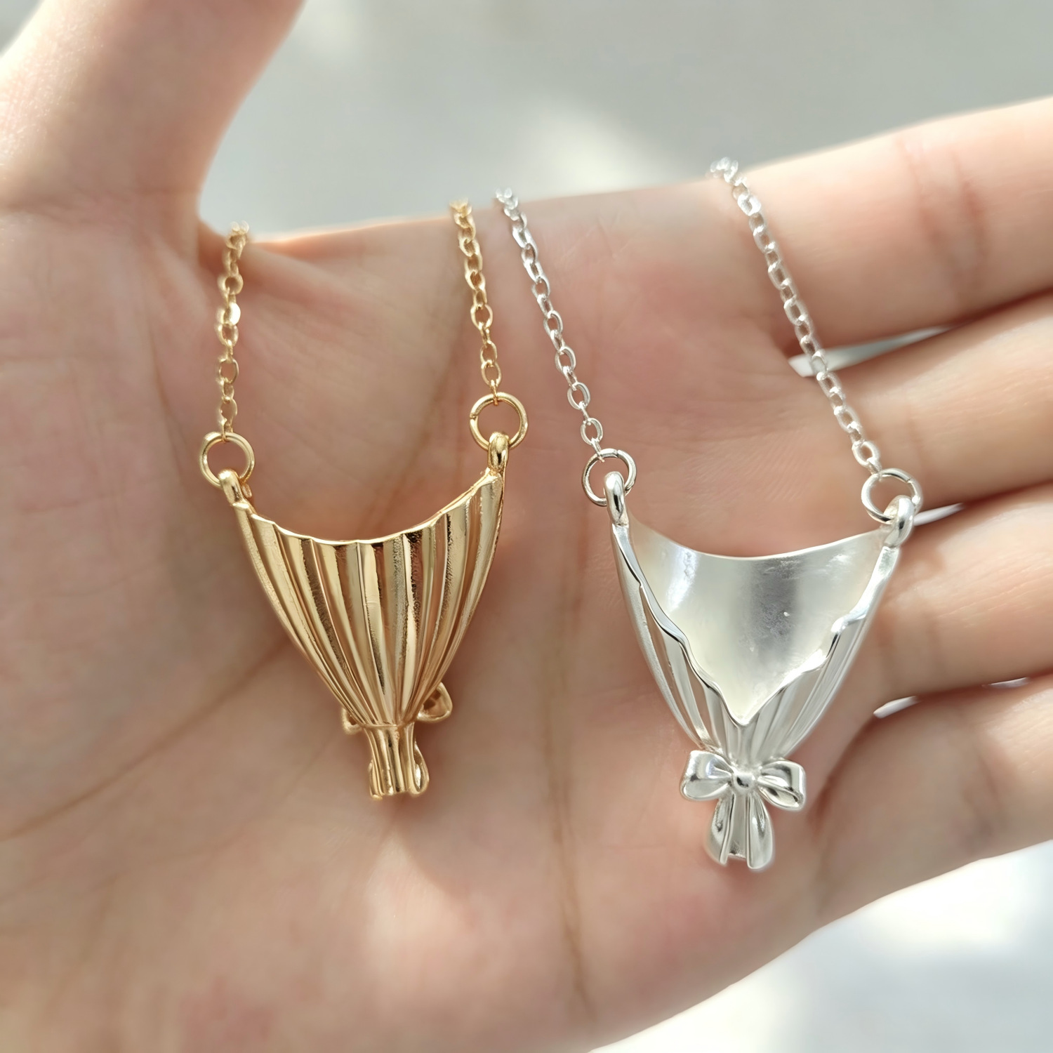 Popular Independent Brand Bouquet Bowknot Necklace for Women, with Flower Arrangement Design, Clavicle Chain with a Sense of Design, Light Luxury and High-End Feel
