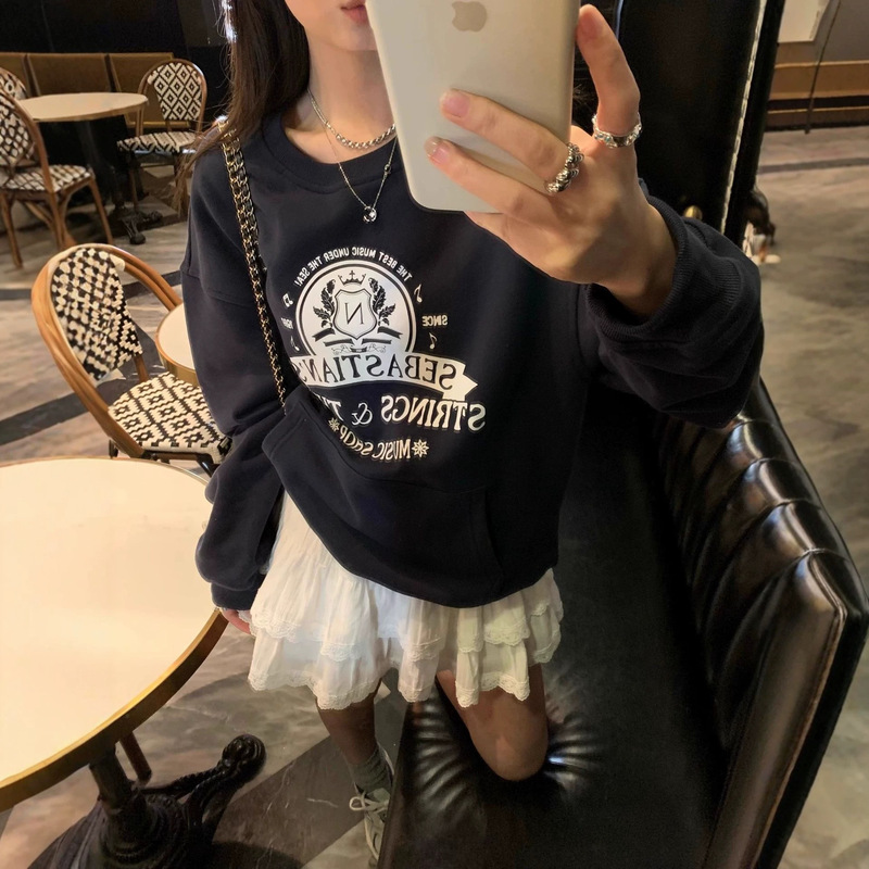 Korean-style chic retro fashionable letter print crew neck pullover sweatshirt for women, fleece-lined, thick, loose, casual style jacket for winter Korean-style chic retro fashionable letter print crew neck pullover sweatshirt for women, fleece-lined, thick, loose, casual style jacket for winter