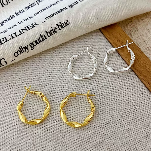 Copper-plated real gold French Möbius twisted hoop earrings for women, new simple and stylish versatile earrings, trendy jewelry