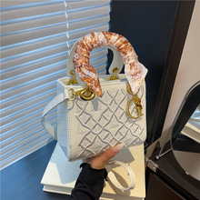 蓓蓓尚品2025新款重工刺绣漆皮丝巾戴妃包手提单肩斜挎女包bags
