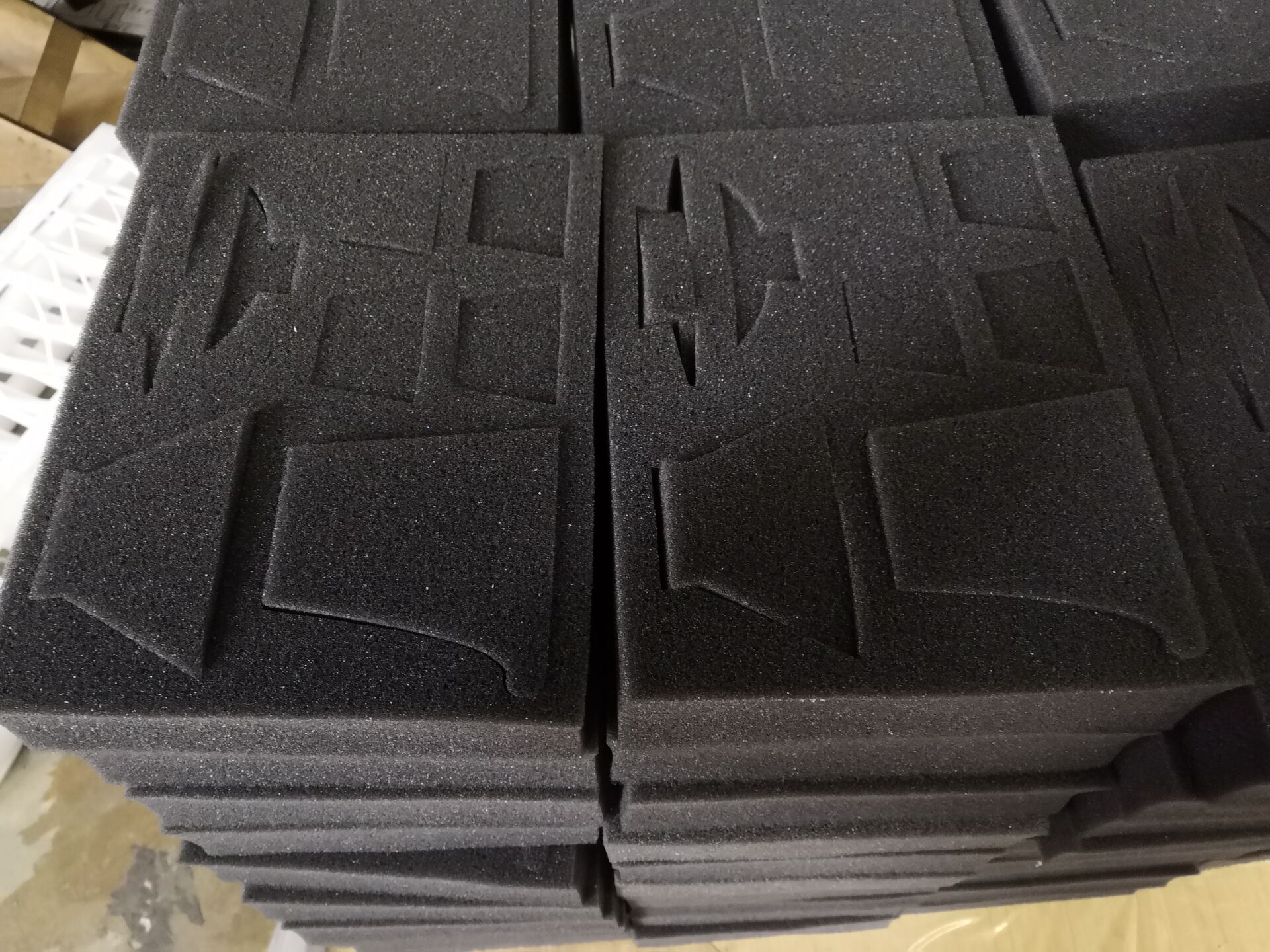 厂家供应黑色高密度海绵成型异形缓冲包装海绵/黑色30密度海绵