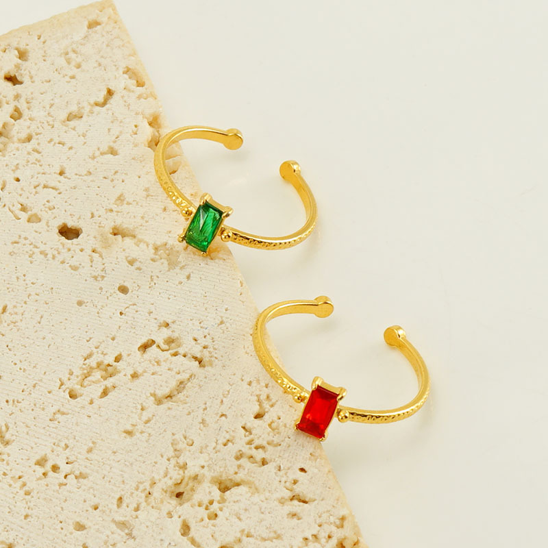 Nuevo anillo cuadrado de circón con incrustaciones de acero inoxidable transfronterizo para mujeres anillo de acero de titanio de lujo ligero versátil europeo y americano en stock al por mayor