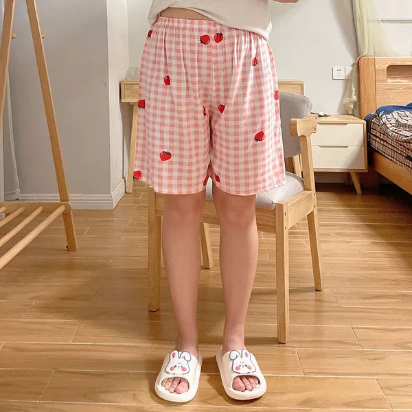 5 points - Pink white lattice strawberry