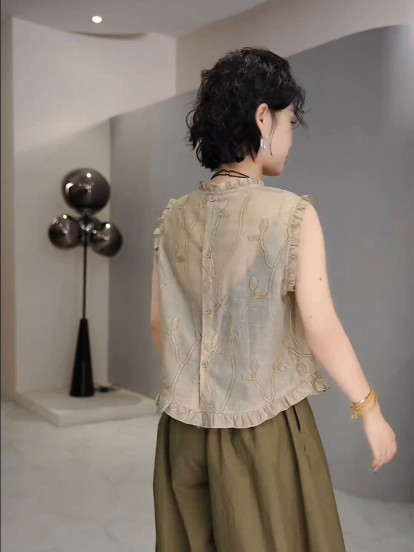 デザインされたヘビーデューティ刺繍レーススプライシングノースリーブシャツ女性用 2025 新しい夏のファッショナブルな年齢を減らすトップ|undefined