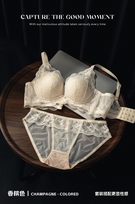 フランス式純欲深vレースのブラジャーの小胸が集まっています。|undefined