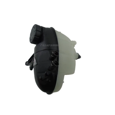 W242 X117 engine coolant | Water tank