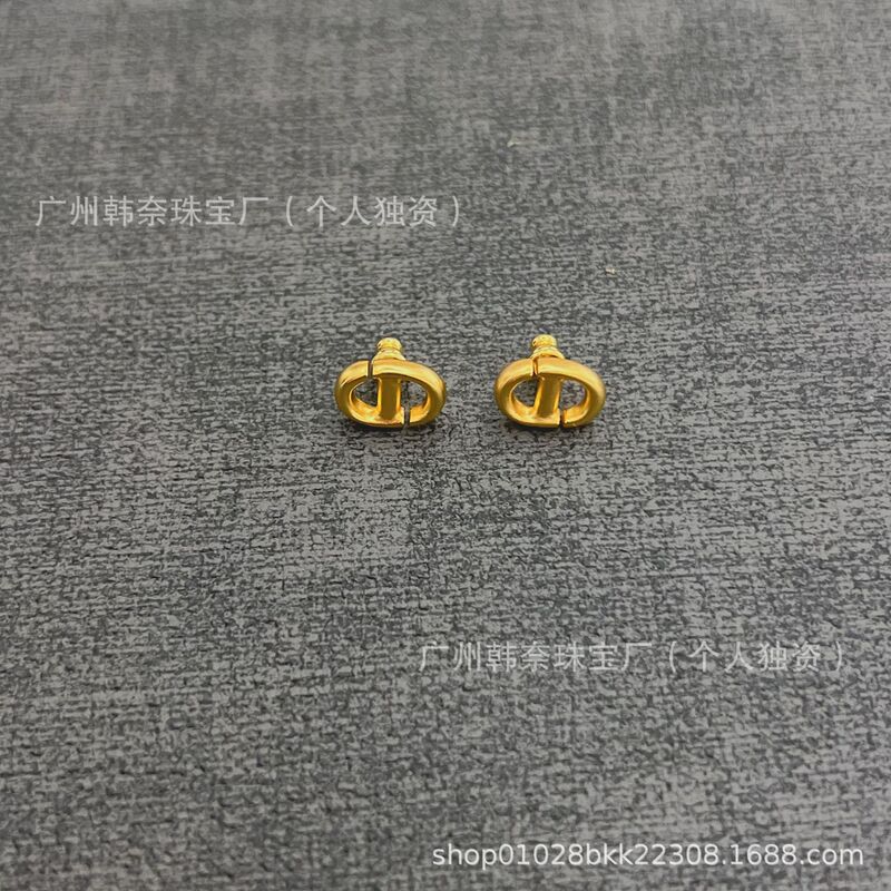 光沢のある Dijia クラシック豚鼻イヤリング女性のトレンディなイヤリングハイエンドマットゴールドマットシルバーシャンパンゴールドイヤリング|undefined