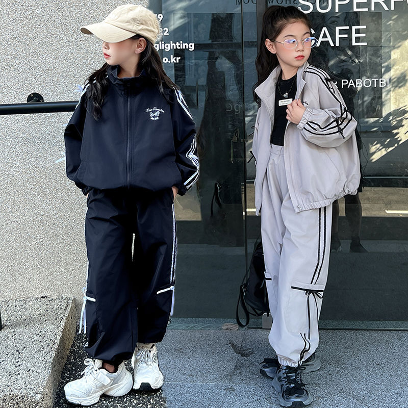 Girls' autumn outfits 2024 new style, fashionable early autumn clothes for girls and older children, sporty and stylish autumn wear.
