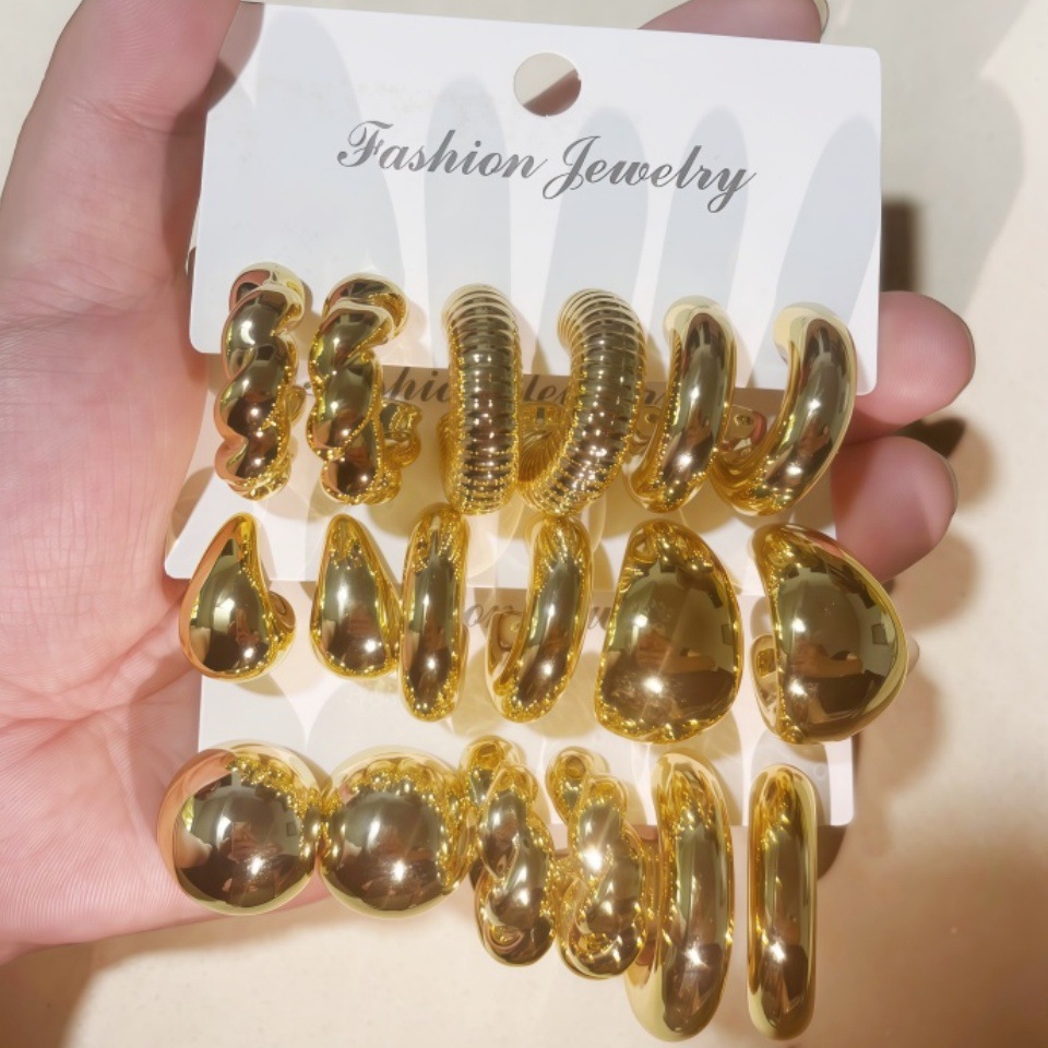 fashionable design golden earrings
