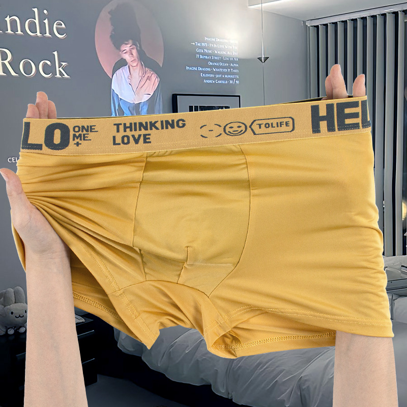 Pantalones interiores de seda de hielo para hombres, pantalones cortos de cuatro esquinas jóvenes, respirables y cómodos, entrepierna de grafeno antibacteriana, sensación fría y elástica para hombres.