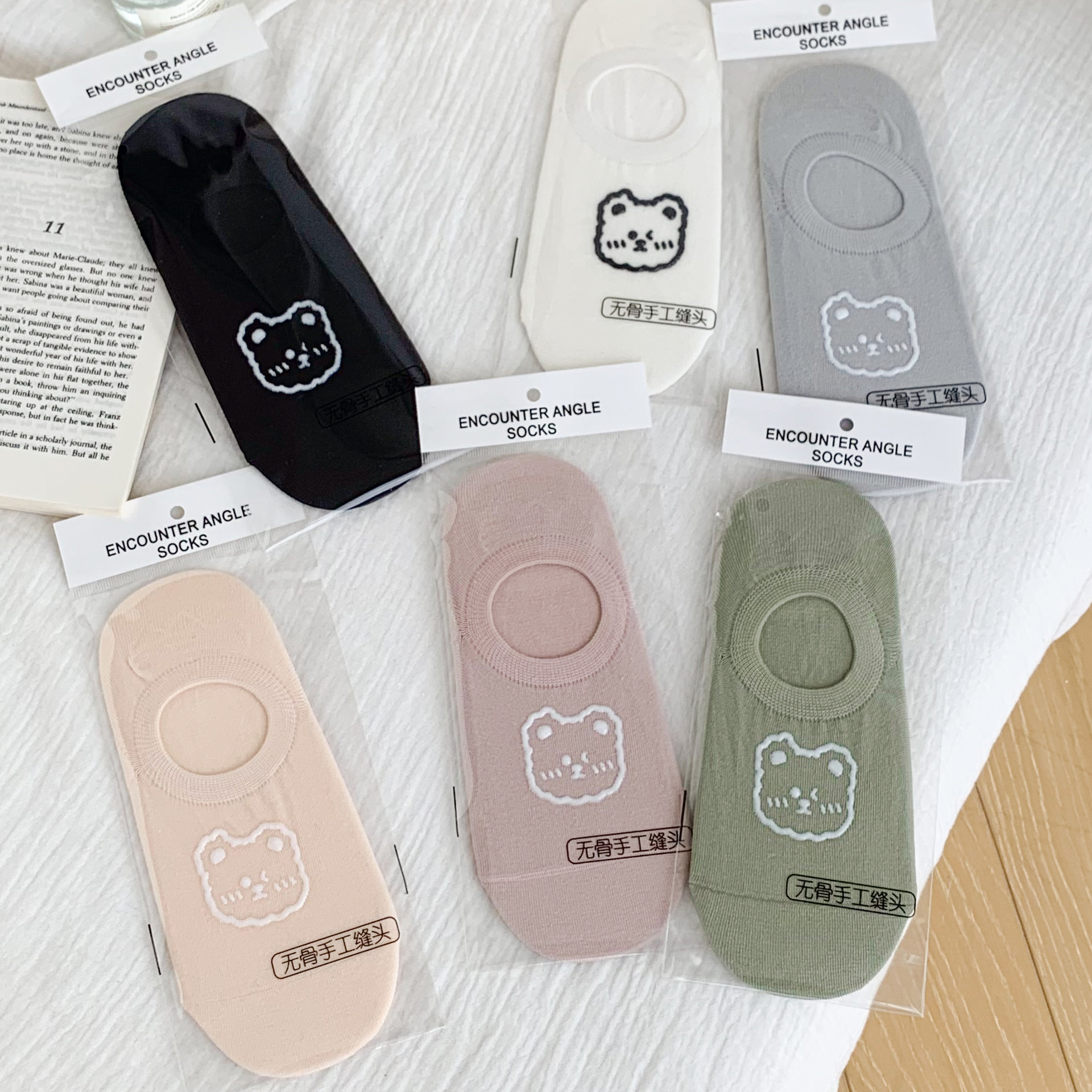 Independent packaging women's summer new invisible socks casual cartoon bear boat socks women silicone boneless short socks